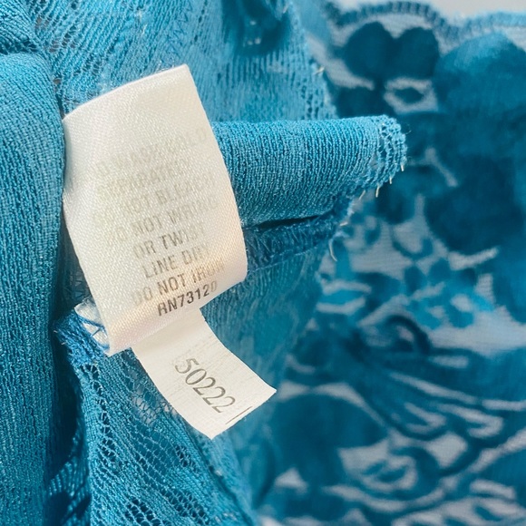 FREDRICK’S OF HOLLYWOOD Medium Scalloped Lace Set - Picture 8 of 12